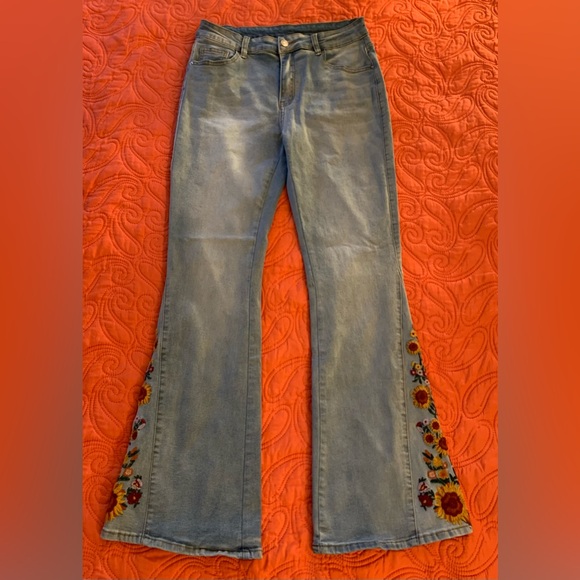 Embroidered jeans - Picture 3 of 7